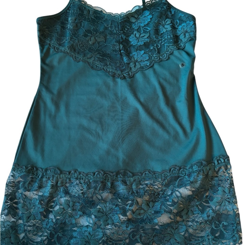Studio Y Maurice’s 2 camisoles 1burgundy & 1 teal green with lace size Small - Picture 5 of 10